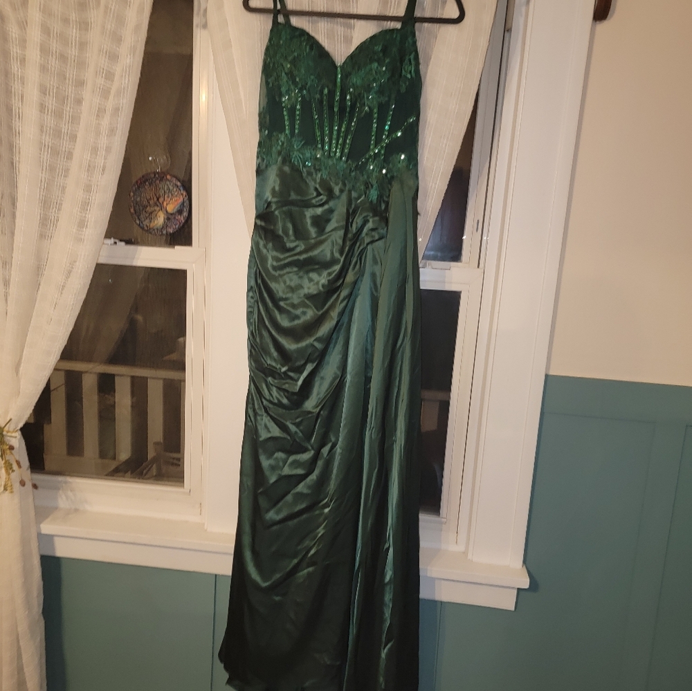 Elegant Green Prom Dress